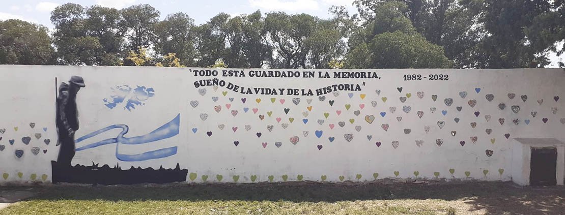 La Escuela N°16 cerró el proyecto "Mis huellas en Malvinas" con el descubrimiento de un mural