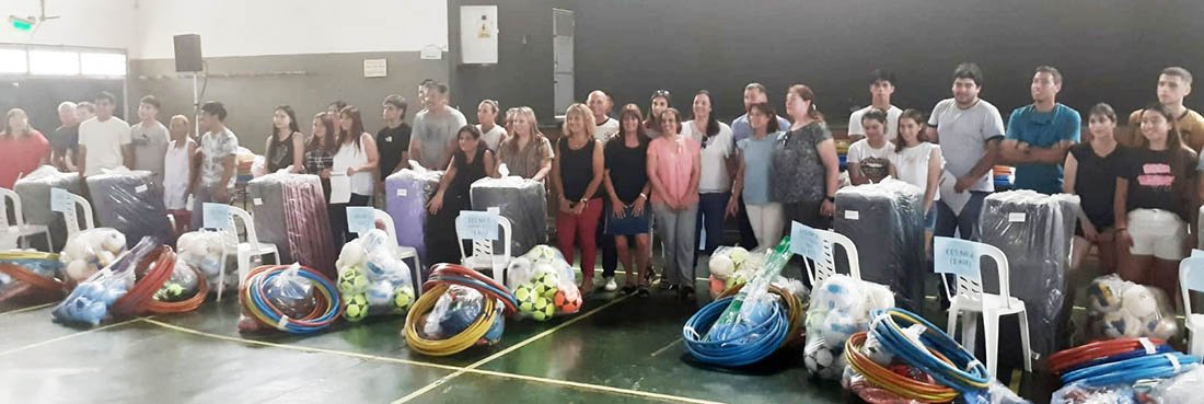 Entregaron materiales deportivos a instituciones
