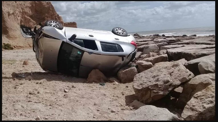Cayó con el auto por el acantilado en ruta 11: sufrió heridas leves