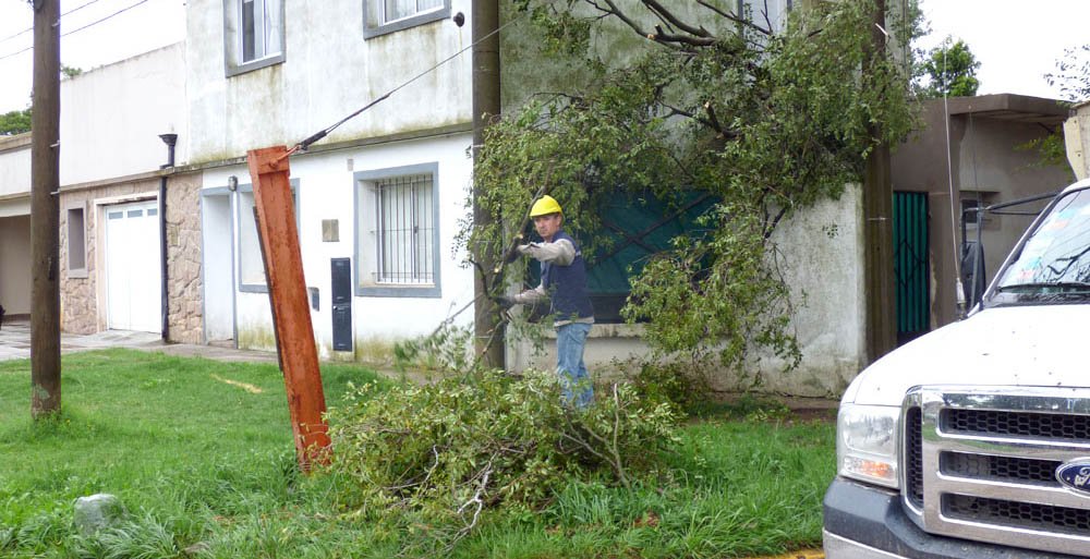Consecuencias del temporal: cortes  de luz, inundaciones y destrozos