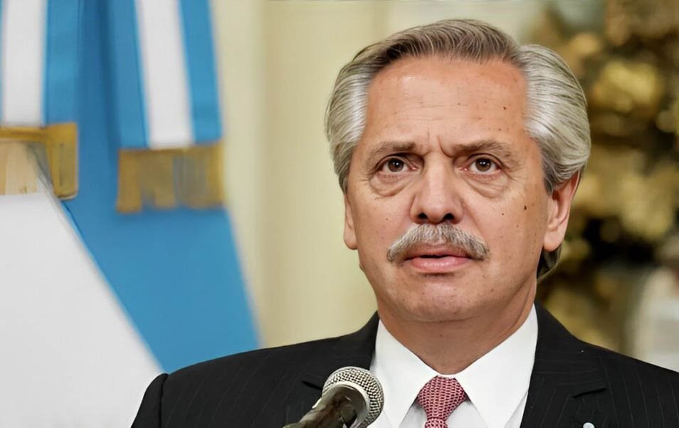 El presidente Alberto Fernández padece una “hernia de disco lumbar” y se indicó “reposo”