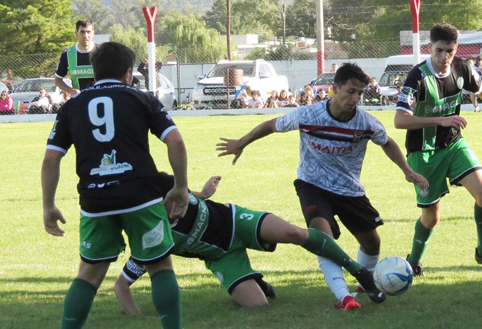 Amigos Unidos y FC Agrarias empataron en un duro partido