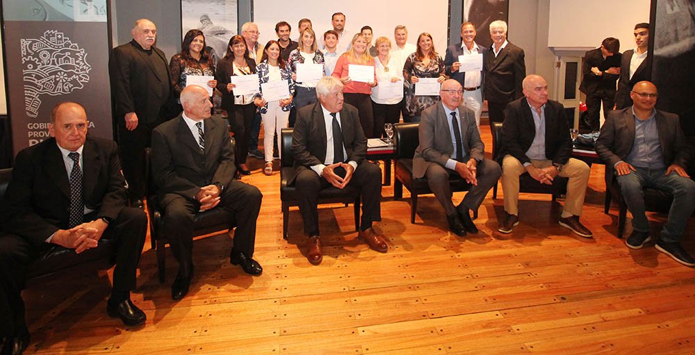 La Democracia tuvo un acto histórico, de Balcarce al país