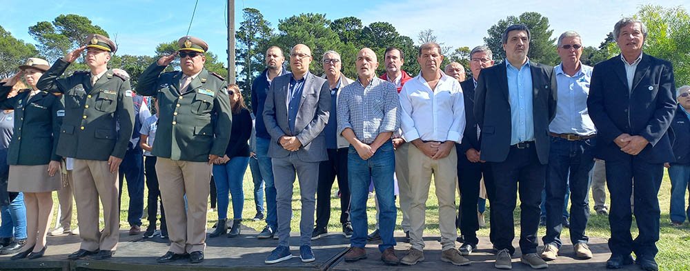 Sentido homenaje a veteranos y caídos en Malvinas