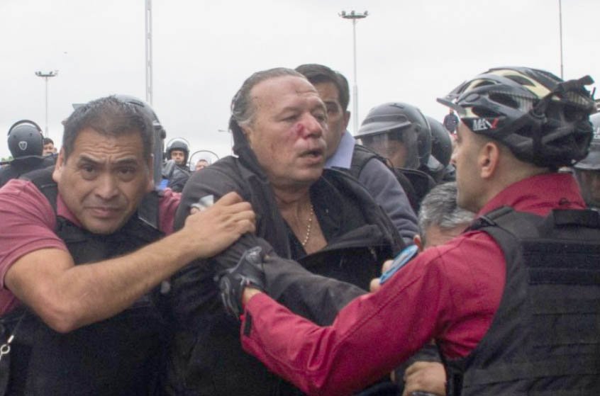 Berni fue a la protesta de choferes, lo golpearon y se lo llevó la Policía de la CABA