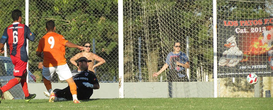 Los Patos FC volvió a la victoria con una goleada ante San Lorenzo