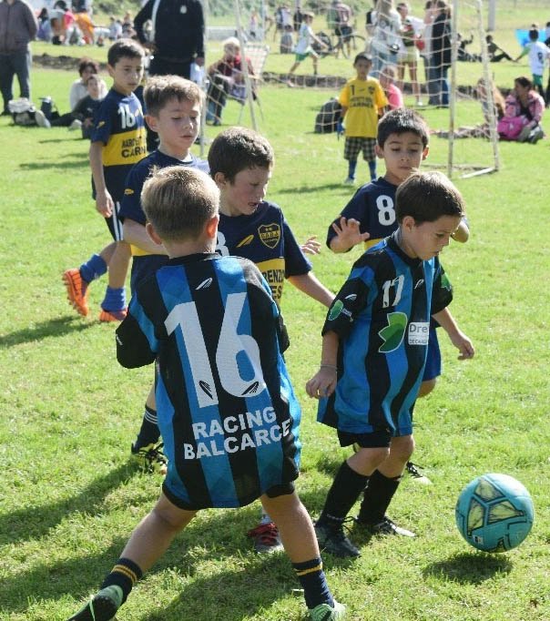 Con una gran concurrencia se desarrolló un encuentro de fútbol infantil