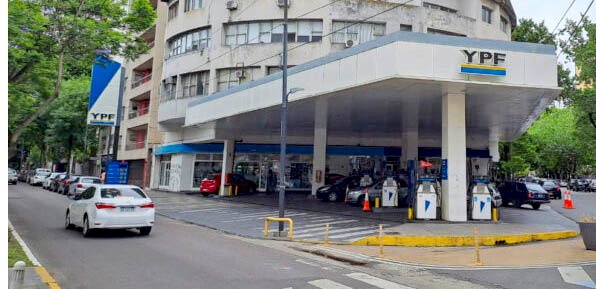 Naftas: el Gobierno y las petroleras acordaron subas del 4% por mes hasta julio