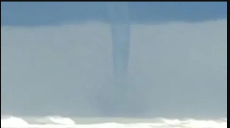 Registran en video una tromba marina en Necochea