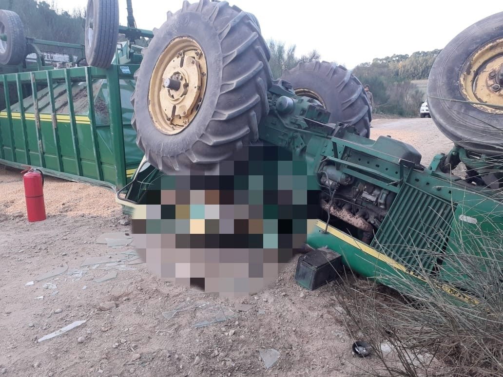Trabajador rural perdió la vida luego de volcar con su tractor