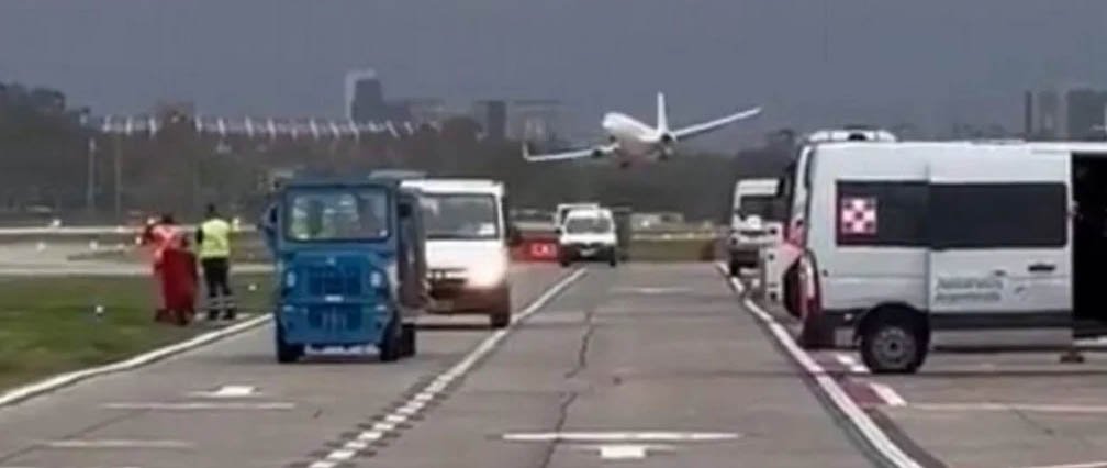 Un avión de FlyBondi tuvo que abortar el aterrizaje por los fuertes vientos en Aeroparque