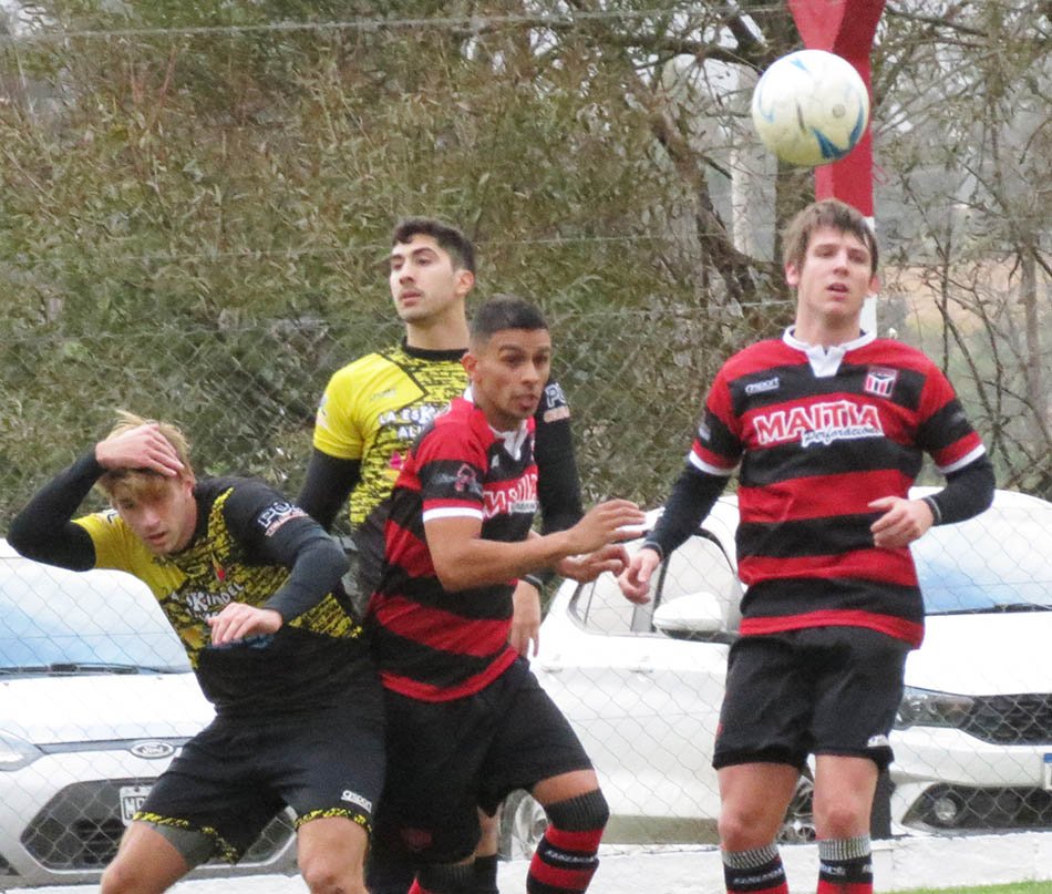 Amigos Unidos logró su primera  victoria ante Sportivo Trabajo Mitre