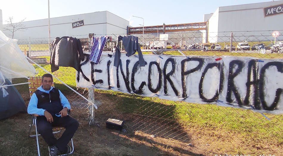 Realizaron caravana en protesta por trabajador despedido de McCain