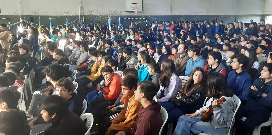 La EEST Nº1 festejó sus 70 años con un emotivo acto