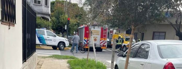 Con 16 años, realizó más de catorce amenazas de bomba a escuelas y tenía municiones en la mesa de luz