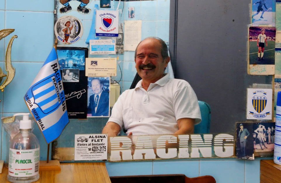 Daniel Bazán: el peluquero de Racing que nunca olvidó a su Balcarce querido