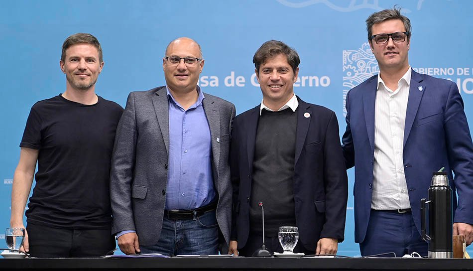 Kicillof suscribió un convenio para la puesta en valor del autódromo de Balcarce