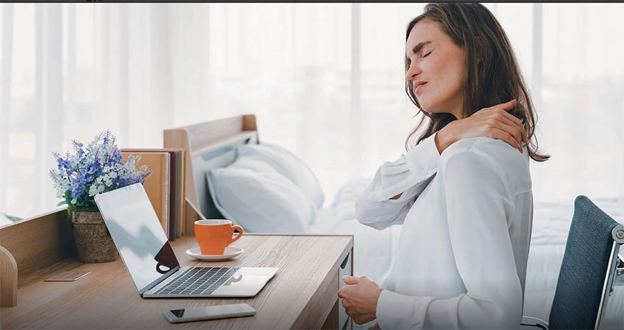 Salud postural: el mal uso de los dispositivos electrónicos y una advertencia de los especialistas