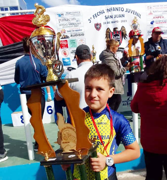 Podio de Francisco Ale en el  Nacional Infanto Juvenil en San Juan