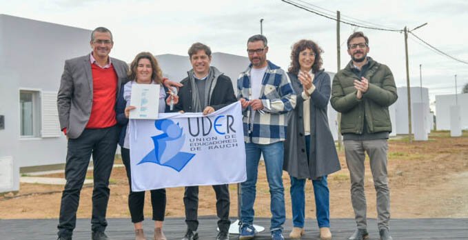 Kicillof entregó 22 viviendas en Rauch y llamó a “reflexionar” de cara a las elecciones