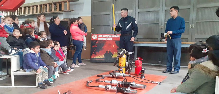 Cientos de chicos visitaron el cuartel central de los Bomberos Voluntarios