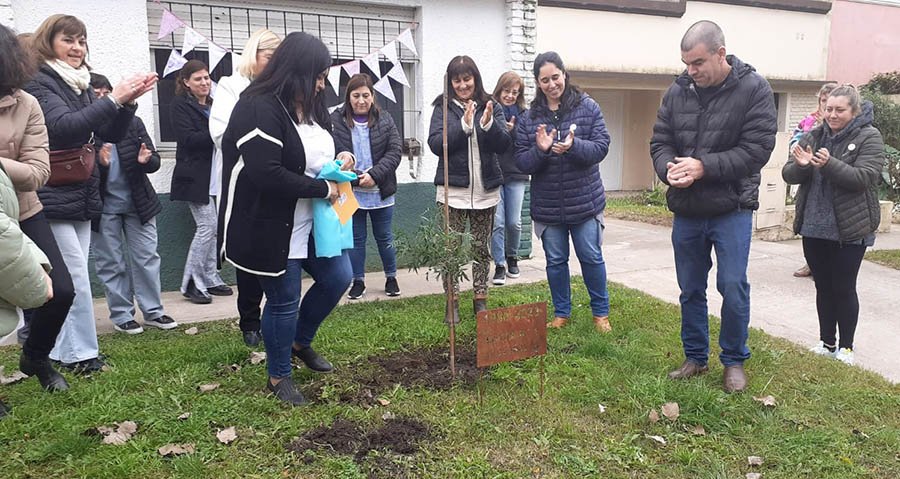 El CEATDI cumplió 35 años y lo festejó con la plantación de un árbol