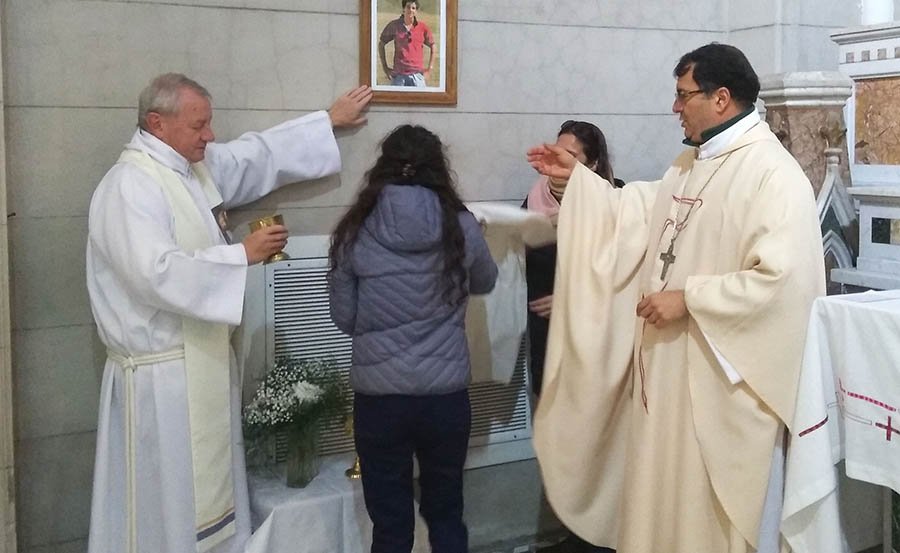 Con una misa y procesión, los fieles celebraron Corpus Christi