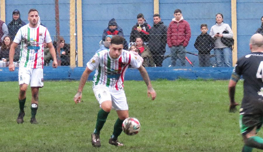 Ferroviarios venció a FC Agrarias y se acercó un poco más