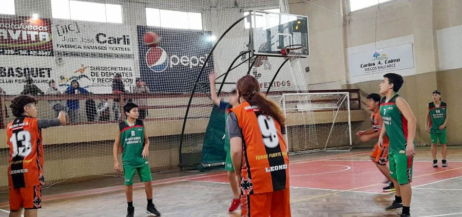 La Escuela Municipal de Básquet recibió a Leones de Tandil