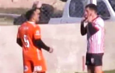 Suspendidos por un año los jugadores que discriminaron a Gastón Ibargüengoitía