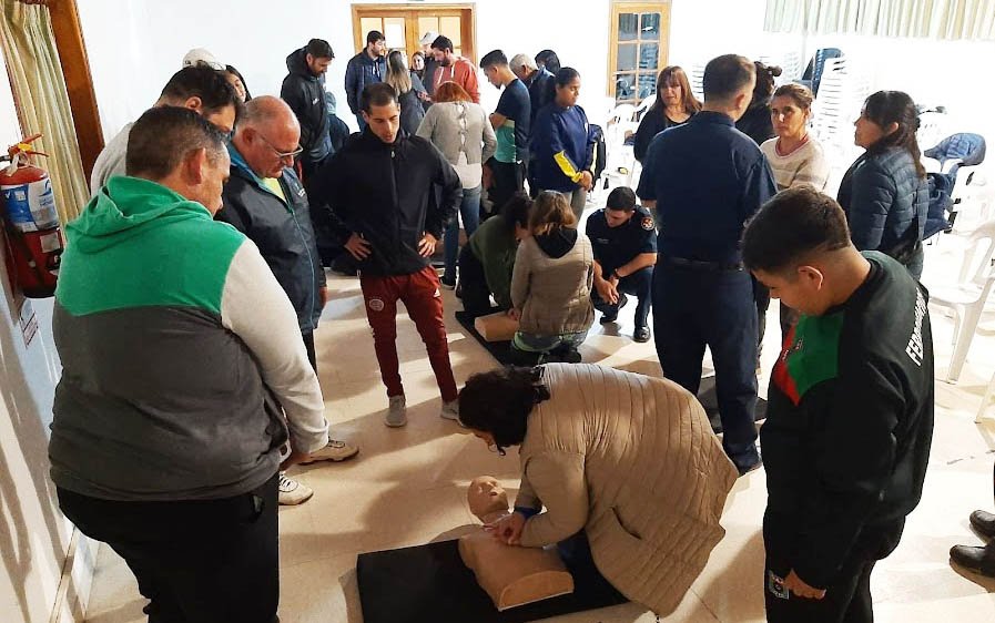 Nutrida concurrencia a la charla sobre RCP Y DEA