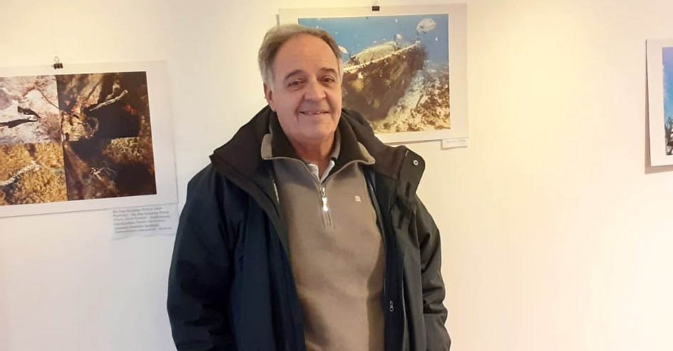 “Entre los secretos del mar: una mirada a través de la lente submarina”