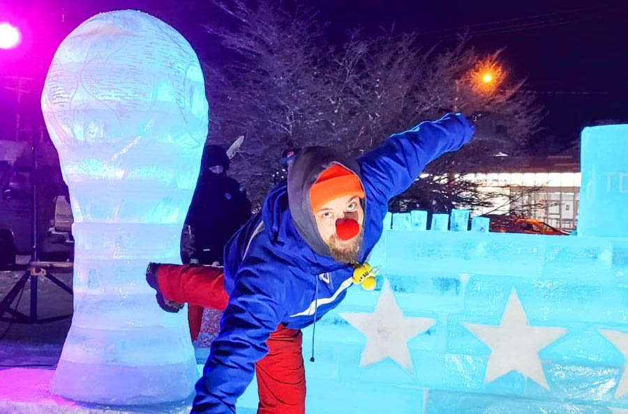 El balcarceño Javier Elissamburu ganó la 12ª edición del "Encuentro de Escultura en Hielo"