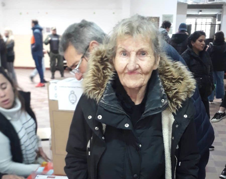 Aunque la ley no los obliga, los mayores dijeron presente en la votación