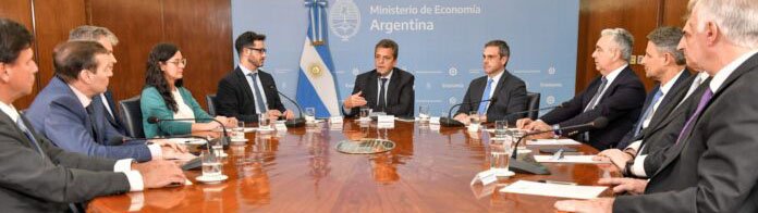 Acuerdan con los laboratorios congelar los precios de los medicamentos