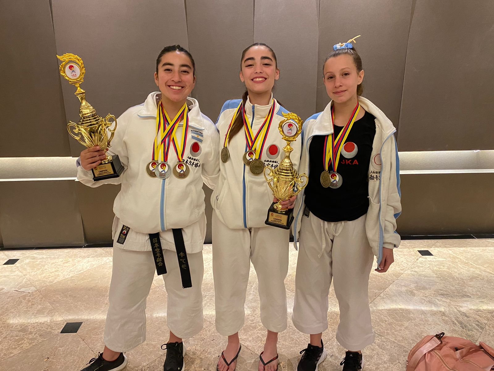 Destacada actuación de balcarceñas en el Panamericano de Karate JKA en Colombia