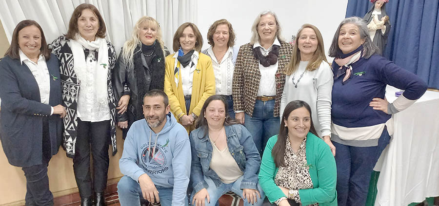 Tarde de reencuentros y anécdotas  en el colegio "Santa Rosa"