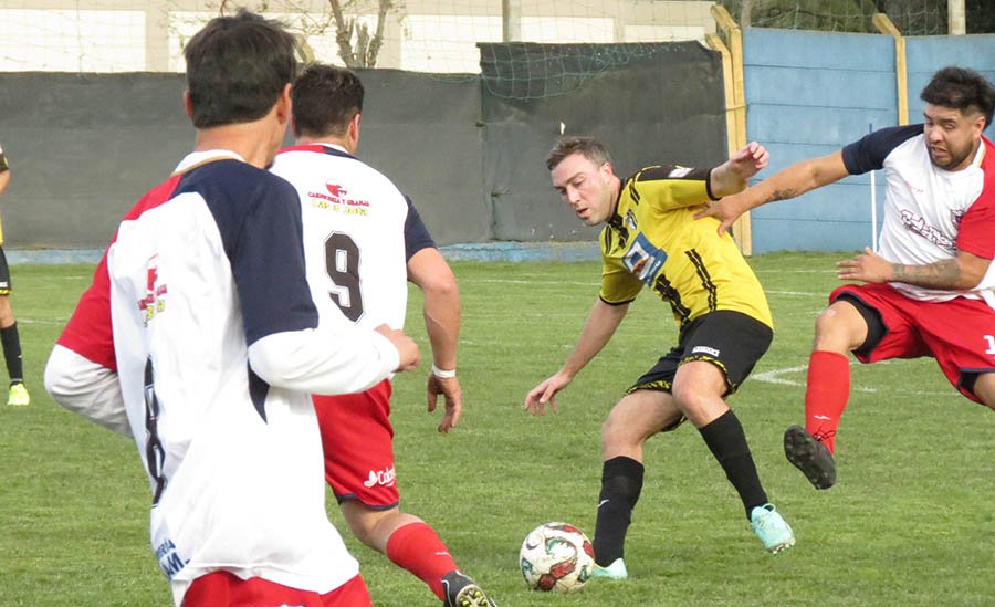'Hat trick' de Matías Desimone para la victoria de Sportivo Trabajo Mitre ante San Lorenzo