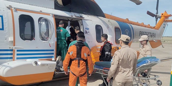 Aeroevacuaron a tripulante balcarceño de un pesquero marplatense