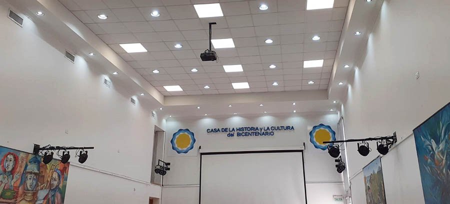 Llevan a cabo reformas en la sala principal de la  Casa de la Cultura
