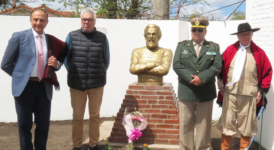 Se inauguró el busto del General Güemes en el Escuadrón de Seguridad Vial
