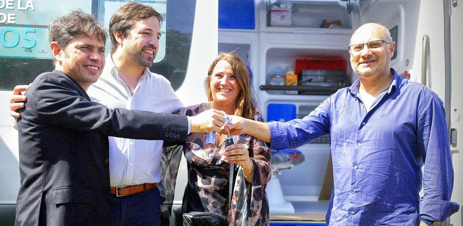El gobernador Kicillof entregó en Necochea una ambulancia para Balcarce