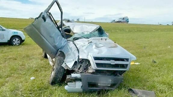 Volcó una camioneta en la ruta 2: el conductor falleció y su acompañante está en grave estado