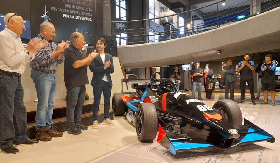Andrés Romera presentó su unidad de competición