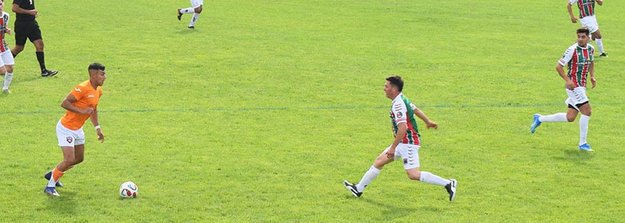 Los Patos FC goleó a Ferroviarios en el debut