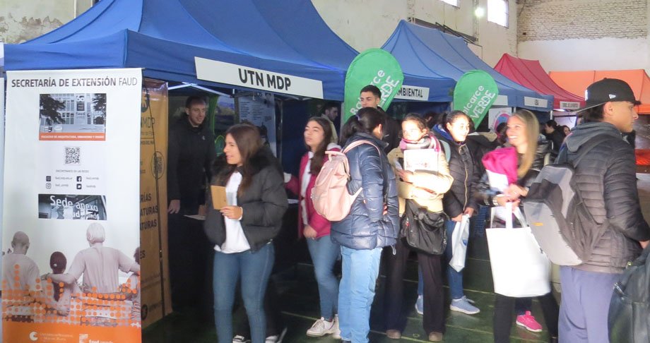 Exitosa novena edición de la Expo Balcarce Estudia en el gimnasio de la EEST N°1