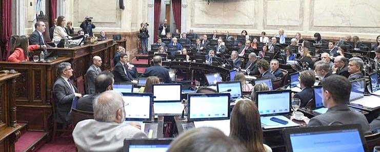 ¿No hay plata? Senadores lograron un nuevo aumento y cobrarán $9 millones por mes