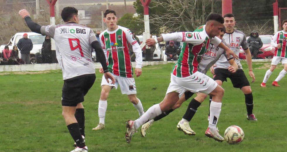 Amigos Unidos festejó ante Ferroviarios y se adueñó de un nuevo clásico