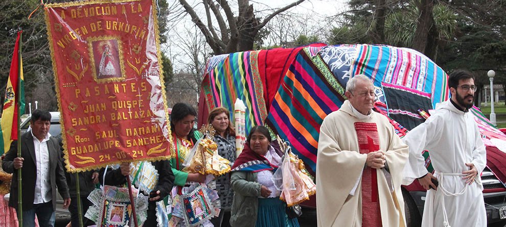 La comunidad boliviana celebró la festividad de la Virgen de Urkupiña