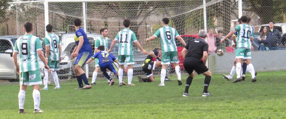 Los Pinos sumó un buen punto ante FC Agrarias